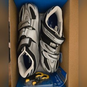 Shimano SH-R077 Road Bike Shoes Size 9 Cycling Gray Silver Biking Strap EUR 43